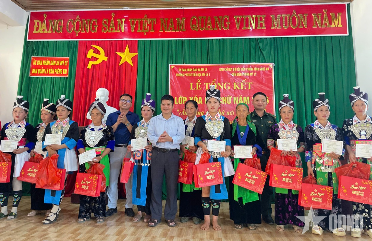 Xóa mù chữ nơi vùng biên